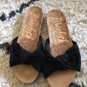 NWOT BLOWFISH BOW SANDALS